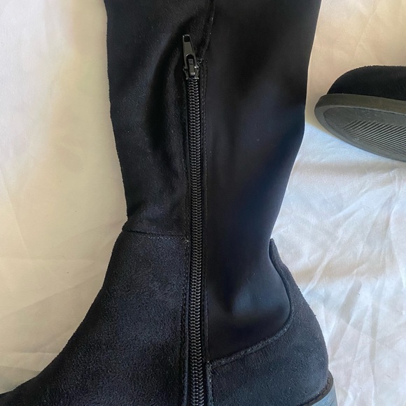 BLACK HIGHKNEE BOOTS - Picture 2 of 2